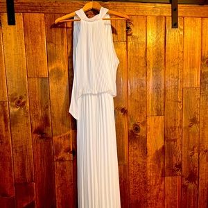 Meghan LA – Wild Orchid Pleat Jumpsuit
WHITE / L